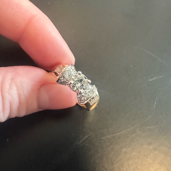 18KT Yellow Gold Diamond Engagement Ring - Picture 5 of 11